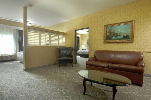 Azure Hotel & Suites Ontario, A Trademark Collection Hotel image 19